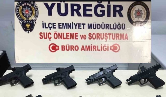 Şüphe üzerine durdurulan araçta 7 ruhsatsız silah çıktı