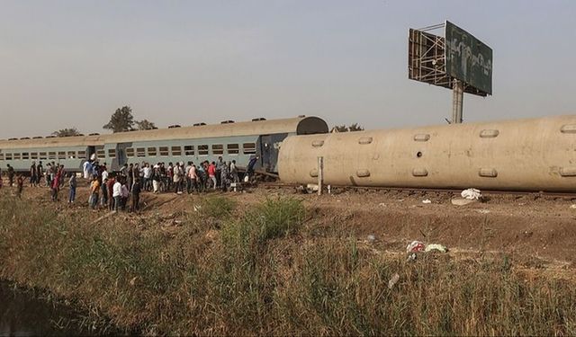 Mısır’da iki yolcu treni çarpıştı: 2 ölü, 29 yaralı