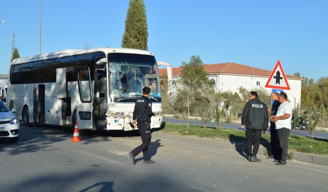 İki işçi servisi çarpıştı: 3 yaralı