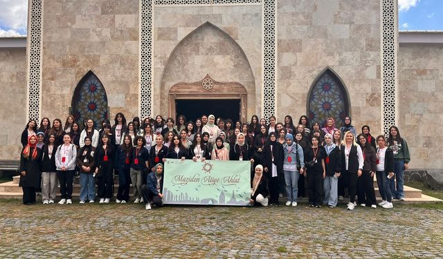 Eskişehirli öğrenciler 'Maziden Âtiye Ahlat' programında!