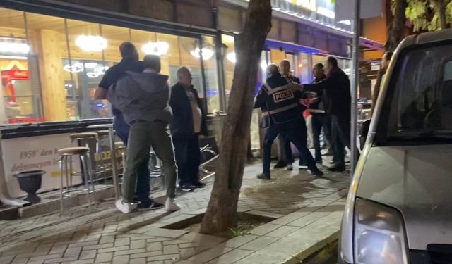 Eskişehir'de kavga çıktı: Sandalyeler havaya uçtu!