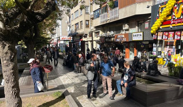 Eskişehir'de vatandaşlar havanın tadını çıkardı!