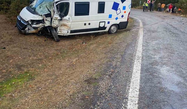 2 minibüsün karıştığı trafik kazasında; 8 yaralı