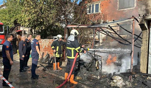 Alevlere teslim olan garaj iki evi küle çeviriyordu