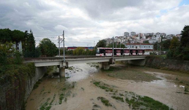 Etkili olan sağanak, akarsuları coşturdu