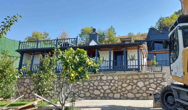 Gökçeören’de kaçak bir villa daha yıkıldı