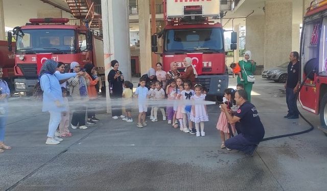 İskenderun itfaiyesinden miniklere eğlenceli eğitim