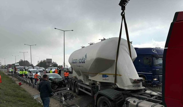 Karşı şeride geçen tanker ortalığı karıştırdı: 2 yaralı