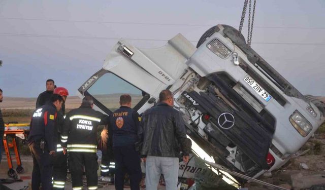 Kontrolden çıkan tır devrildi: 2 yaralı