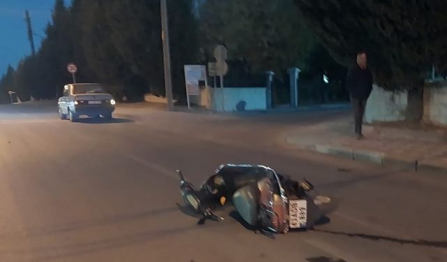 Motosiklet ile otomobile çarpıştı: 1 yaralı