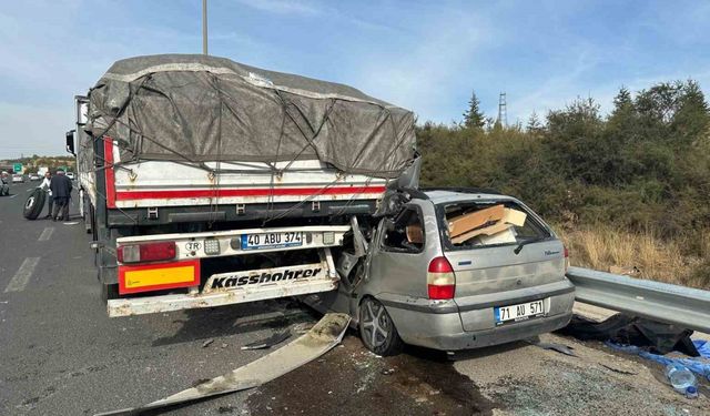 Park halindeki tıra ok gibi saplandı: 2 ölü 3 yaralı