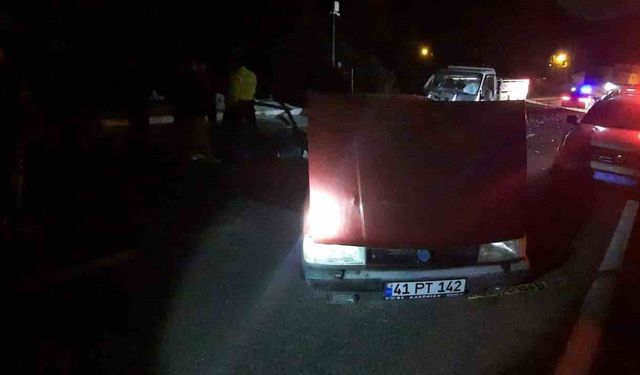 Yakıtları biten otomobillerini ittirirken kamyonet çarptı: 2 ölü, 2 yaralı