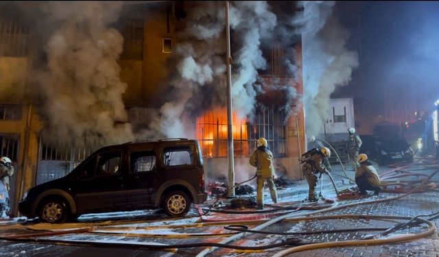 Yatak imalathanesi alev alev yandı