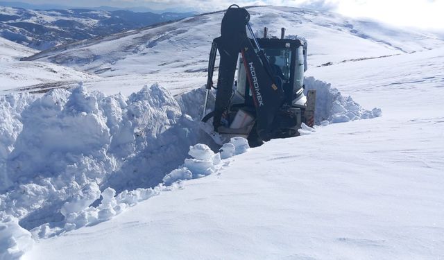 Kar yağınca yaylada mahsur kalan vatandaşlar kurtarıldı