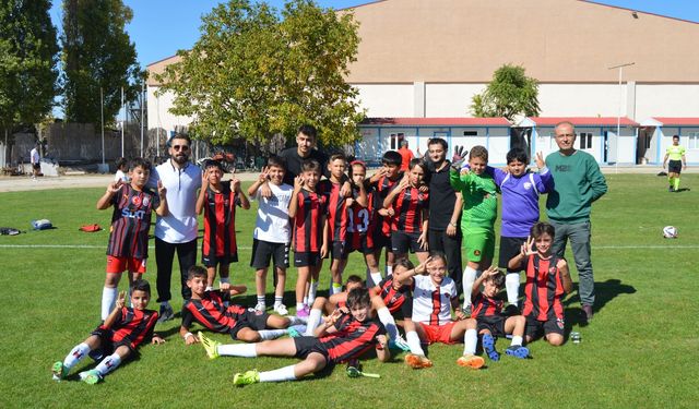 U12 Futbol Ligi’nde  Sağlıkspor rüzgarı!