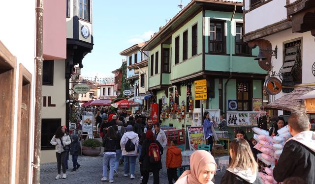 Eskişehir'e turist akını devam ediyor!