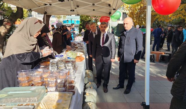 Eskişehir'de Gazze'ye destek için hayır çarşısı açıldı