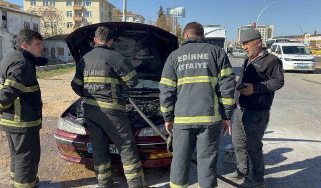 Alev alan otomobilini gözyaşlarıyla izlediler