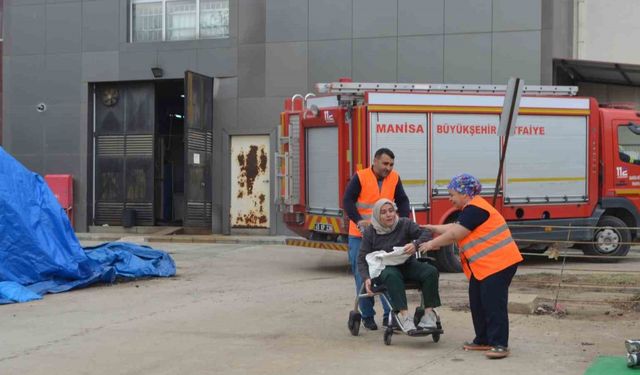 Hastanede yapılan yangın tatbikatı gerçeğini aratmadı