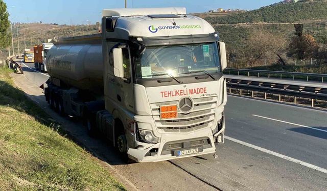 Kimyasal madde yüklü tanker kaza yaptı