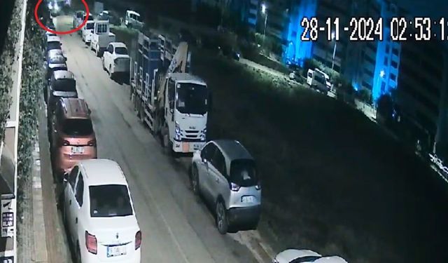 Otomobil ile çarpışan servis minibüsünün yan yattı!