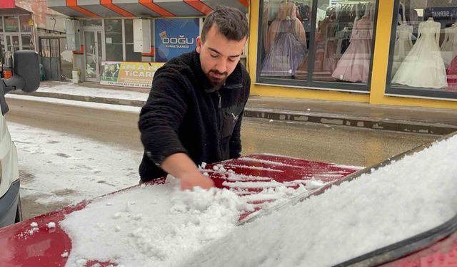 Sarıkamış yağan karla beyaza büründü