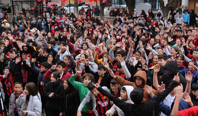 Es-Es'in futbolcuları gönülleri fethetti!