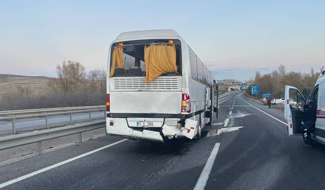 Fabrika servis otobüsü kaza yaptı: 10 yaralı