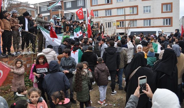 Eskişehir'de Suriyeliler bağımsızlıklarını kutladılar!