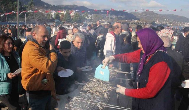 Binlerce vatandaş hamsi festivalinde buluştu: 10 ton hamsi tüketildi