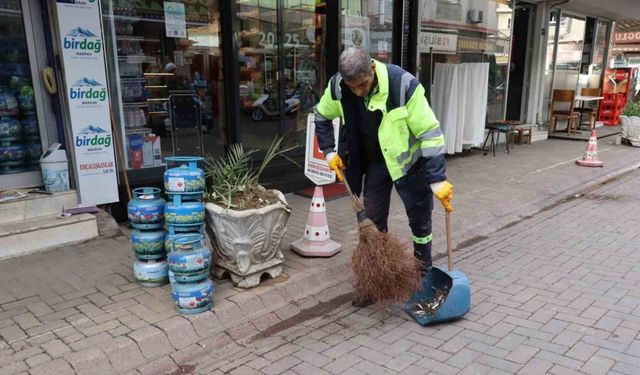 Bir saatte 3 binden fazla izmarit toplandı