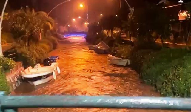 Sağanak yağış etkili oldu, yollar göle döndü