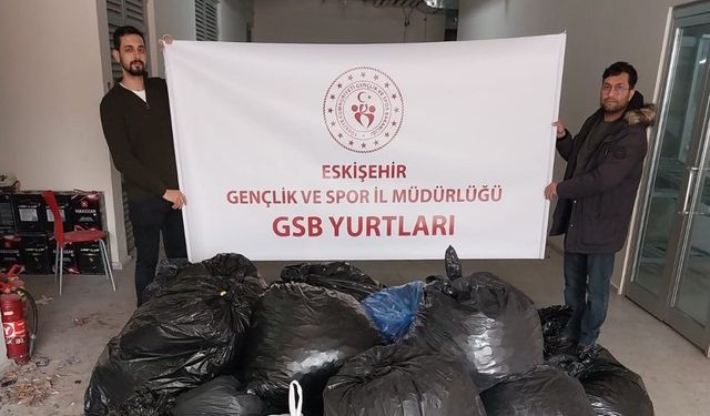 Öğrenciler engellilere destek oluyor