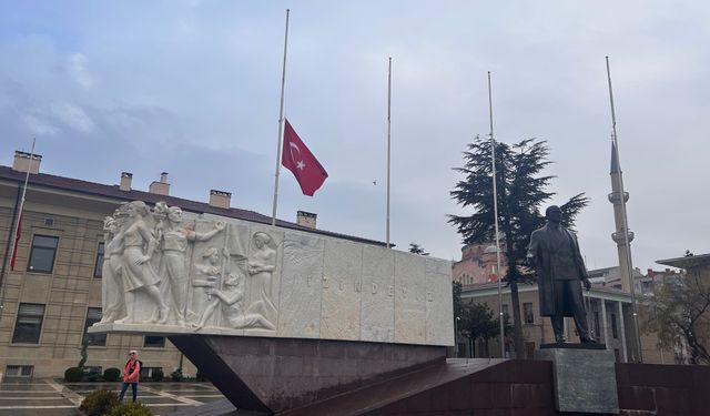 Eskişehir'de bayraklar yarıya indirildi!