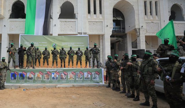 Hamas, 4 İsrailli kadın esiri Kızılhaç’a teslim etti