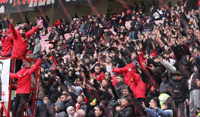 Eskişehirspor taraftarı mesafe tanımadı!