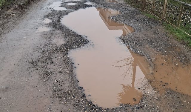 Eskişehir'in bu mahallesinde çukur ve çamur sorunu!