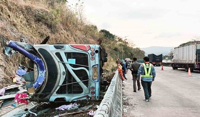 Tayland’da otobüs devrildi: 18 ölü, 31 yaralı