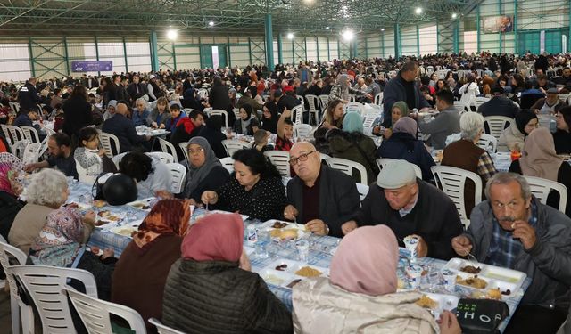 Eskişehir'deki o mahallede iftar sofrası kuruldu