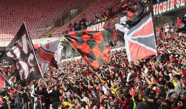 Es-Es  taraftarı  farkını gösteriyor Süper Lig'de böylesi yok...