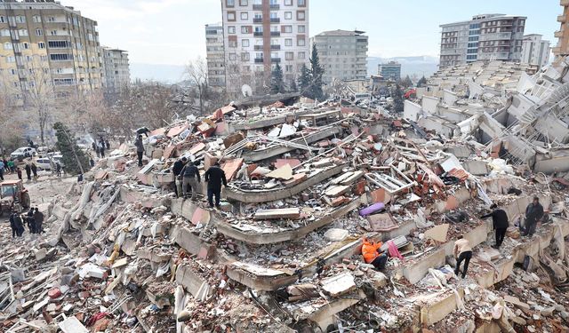 Deprem siyasi görüş ayırt etmez!