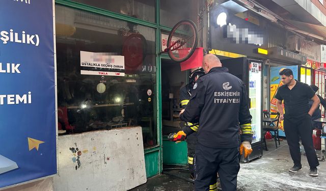 Vefa borcunu ödemek için baktığı dükkan alevlere teslim oldu!