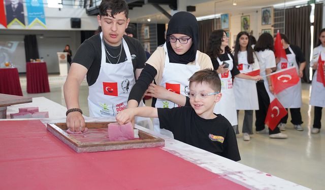 Eskişehir'de 'Geri Dönüşüm Oluşum’ sergisi açıldı