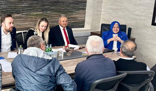Kapımızda gönlümüz de açık