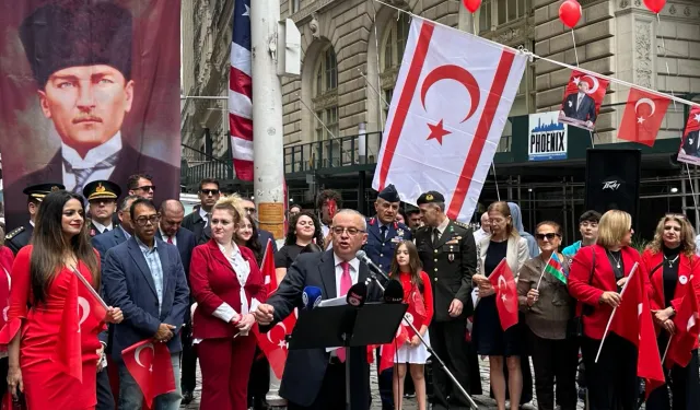 Türk Bayrağı Wall Street'te göklere çekildi