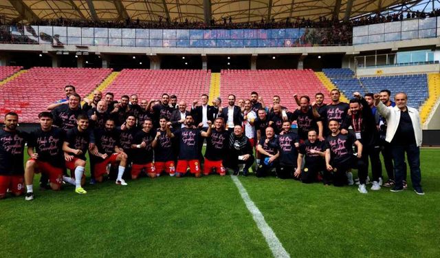 Milletvekili Hatipoğlu: "Tarih yazdınız, Eskişehirspor’um!"