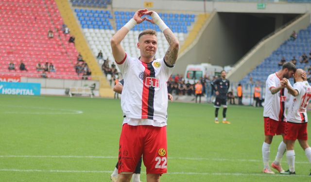 Erdin Üzer takdir topladı