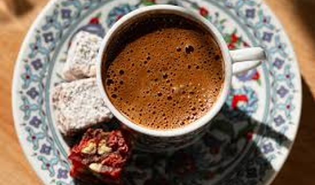 Türk kahvesinin köpük sırrı: Fincana taşan lezzetin bilimsel nedeni!