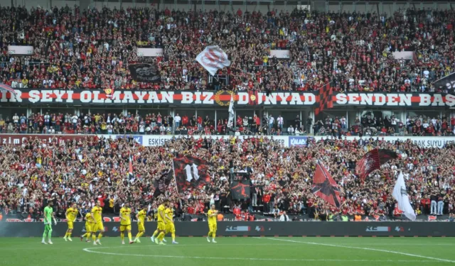 Şampiyonluk gününe ünlü isimler yağacak