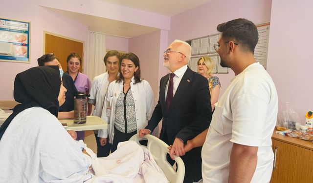 Doğum hizmetlerinin kahramanlarını yerinde ziyaret etti